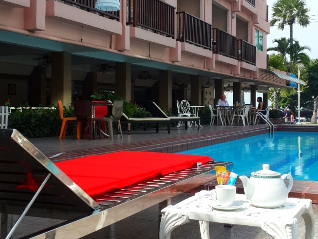 Charming Inn Hotel Pattaya Exterior photo