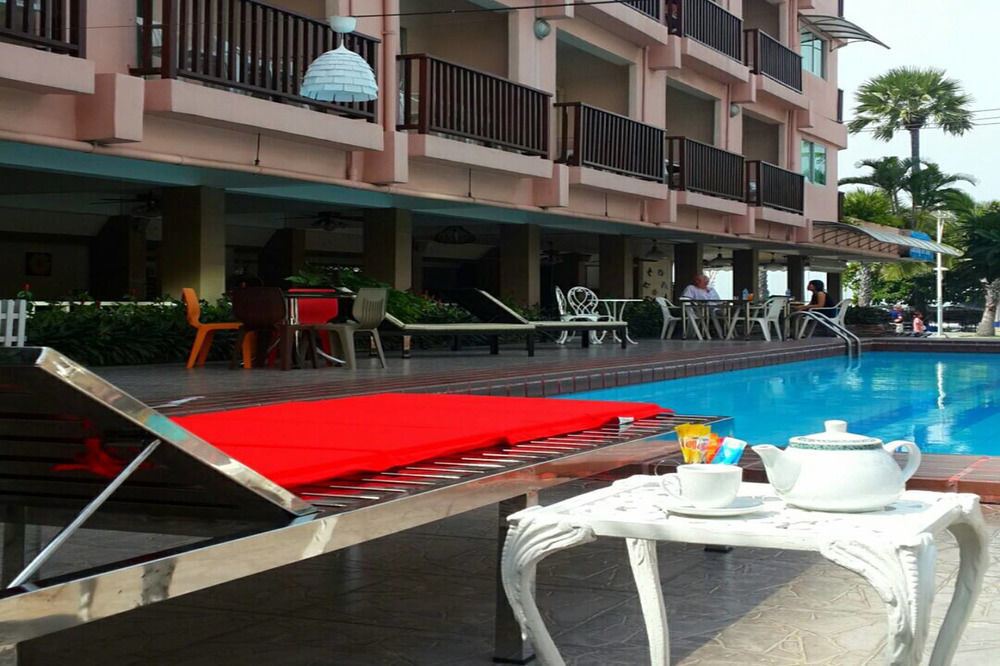 Charming Inn Hotel Pattaya Exterior photo